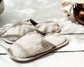 Comodidad de lujo: zapatillas de lino blanco natural hechas a mano con exclusivo efecto de masaje áspero para el hogar, sauna, baño y spa.