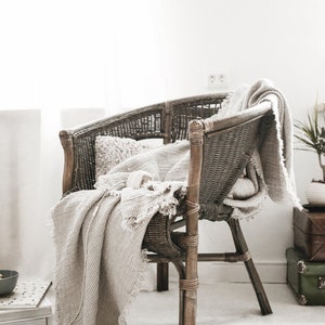 Cozy Comfort: Waffle Weave Natural Linen Blanket with Fringed Edge