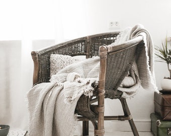 Cozy Comfort: Waffle Weave Natural Linen Blanket with Fringed Edge