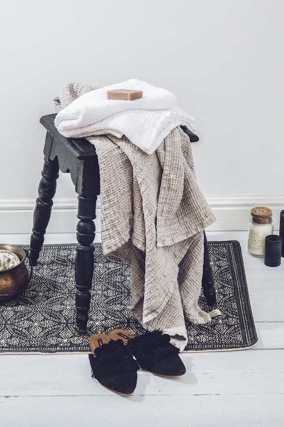 Linen Towels in White and Natural colors: Wafle weave. Bath / Spa / Sauna Towels. Set of 2
