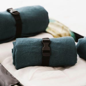 Linen Travel Towels in Deep Ocean Green – Compact, Quick-Dry & Elegant