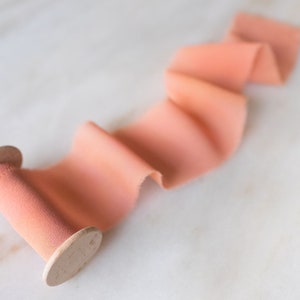 Handgefärbtes Seiden-Chiffon-Band | handgefertigt und pflanzlich gefärbt | Rosenquarz rosa Seide | 2" breit