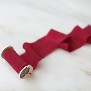 Veenbessenzijden lint, 2" breed | handgemaakt + handgeverfd lint voor kransen, bloemen, strikken, versiering, riemen, bruidsboeketten en platliggende styling