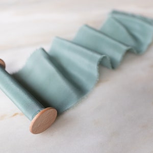 Fita de seda azul-esverdeada, vidro marinho, 10 cm de largura | feita à mão, tingida à mão, fita para guirlandas, laços, buquês de noiva + estilo. Tingida naturalmente.