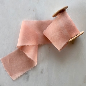 Fita de chiffon de seda rosa peônia, 2" de largura | feito à mão + tingido à mão