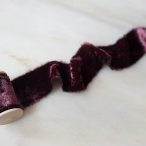 Fita de seda de veludo, vermelho merlot, 2" de largura | feito à mão, tingido à mão, ecológico, para buquês de noiva, convites de casamento, fotografia e estilo