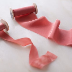Fita de seda de quartzo rosa, 4" de largura | fita feita à mão + tingida à mão para guirlandas, flores, casamentos, papel, artesanato, cintos e modelagem plana.