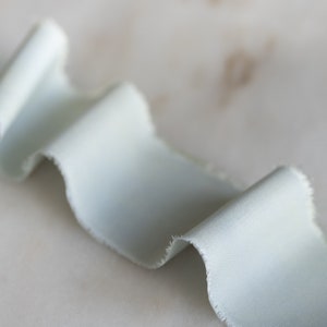 Fita de seda de bambu Seaglass | 2" de largura | feita à mão, tingida à mão, vegana, para buquês de noiva, convites de casamento, guirlandas, varinhas + kits de estilo
