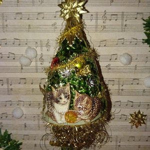 Vintage glazen kerstboom in Victoriaanse stijl, glazen ornament met kittens, gestanst, draad en klatergoud, engelenhaar, Dresden-karton.