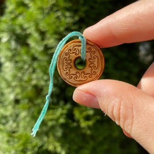 TINY Survivor Hidden Immunity Idol Necklace - Blood Vs Water