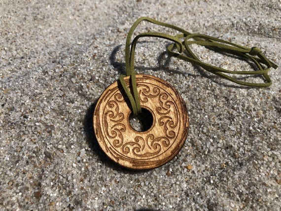 Blood Vs Water Hidden Immunity Idol Tribal Necklace - Fan Art