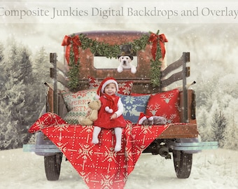 Könnte beinhalten: Eine festliche Weihnachtsszene mit einer alten Ladefläche, die mit festlichen Kissen, einer roten Decke und einem Kind in einem roten Kleid und Weihnachtsmütze geschmückt ist. Ein Hund mit Zylinder schaut aus dem LKW-Fenster. Der Text "Composite Junkies Digital Backdrops and Overlays" steht oben.