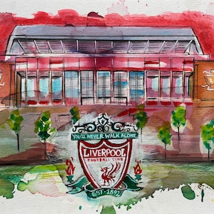 Könnte beinhalten: Aquarellmalerei eines Stadions mit dem Logo des Liverpool Football Club. Das Logo zeigt ein rotes Schild mit einem Liver Bird, den Text "Liverpool Football Club" und die Worte "You'll Never Walk Alone". Das Stadion ist in Rot- und Grautönen dargestellt.