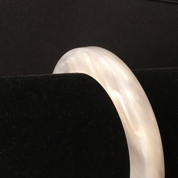 Vintage Pearly White Lucite Bangle Vintage Lucite… - image 4