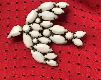 Juliana Bird Brooch Book Piece Milk Glass Bird Figural DE Bird Brooch Large Pin Vintage Black Metal Brooch Mid Century 1960s MCM