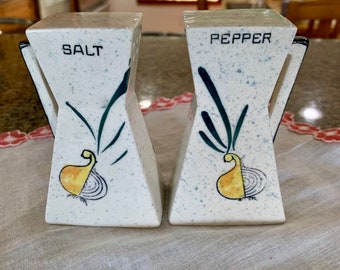 Vintage Retro Onion Salt and Pepper Shakers Set Rare Salt and Pepper Shakers 1940's