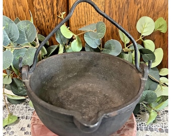 Vintage Cast Iron No. 6 Cooking Pot w/ Handle Stamped Taiwan Heavy - Bean Pot 60s