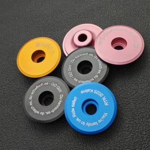 Tapa de dirección de aluminio anodizado grabada a medida: una mejora personalizada para tu bicicleta.