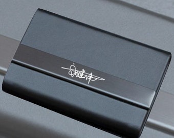 名入れ可能な牛革製カードホルダー – スリムなカスタム刻印入りウォレット – ビジネスマン、上司、特別な機会へのギフト