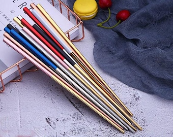Palillos de acero inoxidable personalizados y grabados: Recuerdos para bodas asiáticas