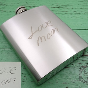 Handgravierte Edelstahlflasche - Personalisiertes Erinnerungsgeschenk