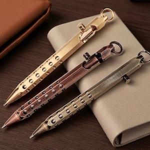 Bolígrafo de latón con cerrojo grabado personalizado: herramienta de escritura vintage de metal. Regalo personalizado para graduación, promoción o empresa.