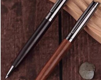 Gravierter Kugelschreiber mit Holzmuster - personalisiertes Geschenk zum Abschluss