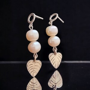 Heart earrings , Pearl earrings ,Dangle earrings , Dainty earrings , Heart jewelry , Pearls jewelry , Pearl and silver earrings