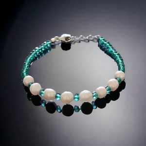 Pearl bracelet , Freshwater pearl bracelet ,Pearl jewelry , Pearl and green beaded bracelet , Hendmade bracelet ,