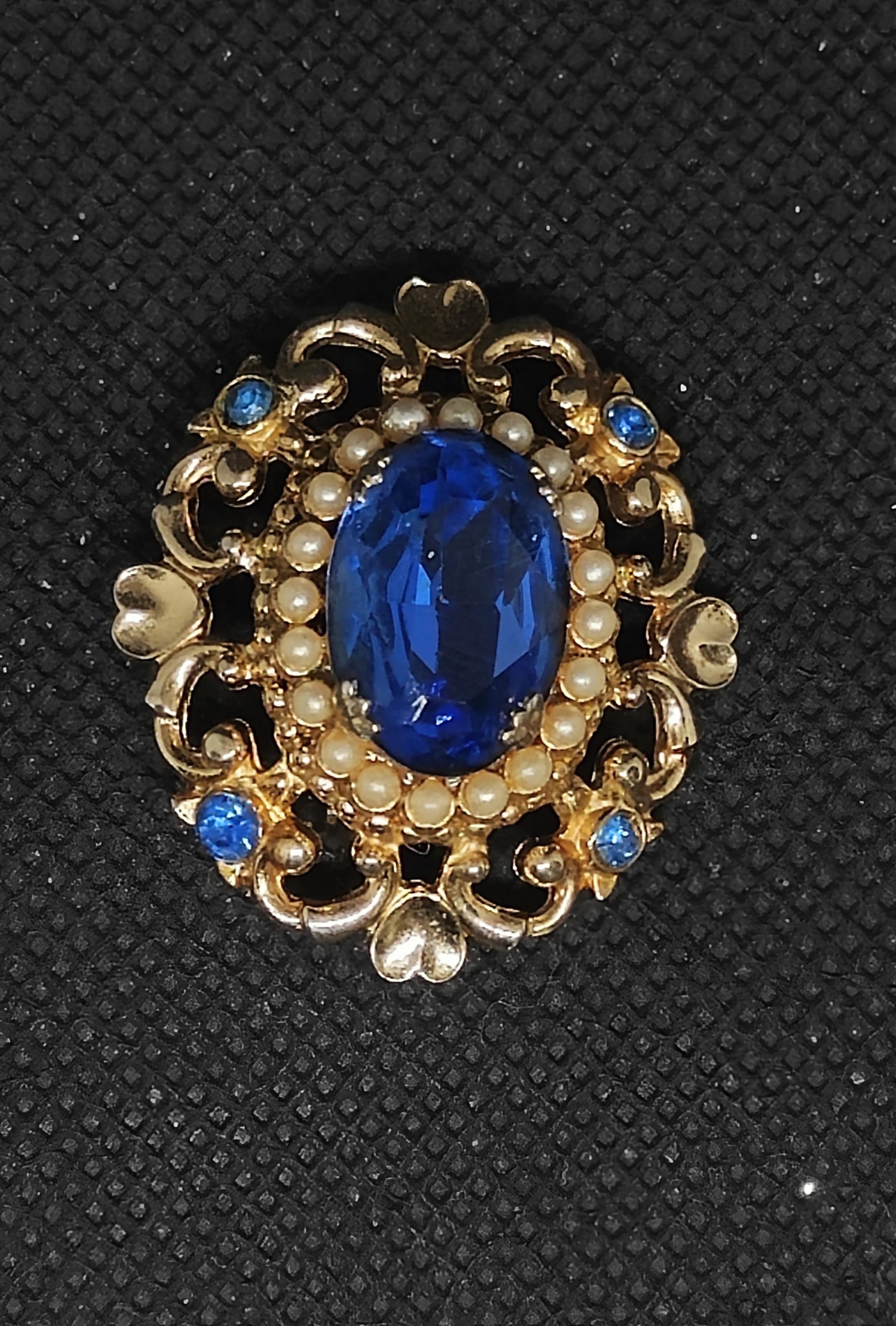 Vintage Coro Brooch, Sapphire Blue Rhinestones, Pearls, Gold