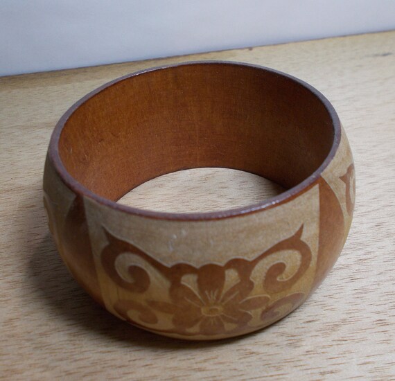 Vintage Etched Wood Bangle Bracelet. Gem