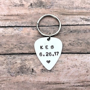 Guitar Pick Keychain, Anniversary Gift for Him, Custom Keychain, Men&#39;s Gift, Custom Guitar Pick, Keyring for Guitarists, Boyfriend Gift