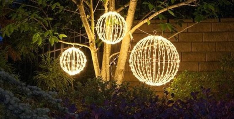 20 Warm White Lights per Strand 100 total lights 5 strands on silver wire Solar-Powered Water fall lights No Can