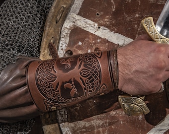 Brazales LARP de puño de cuero, Armadura Larp Yggdrasil World Tree, Vikingo con diseño celta: un par, Accesorios de cosplay medieval, Brazalete de cuero