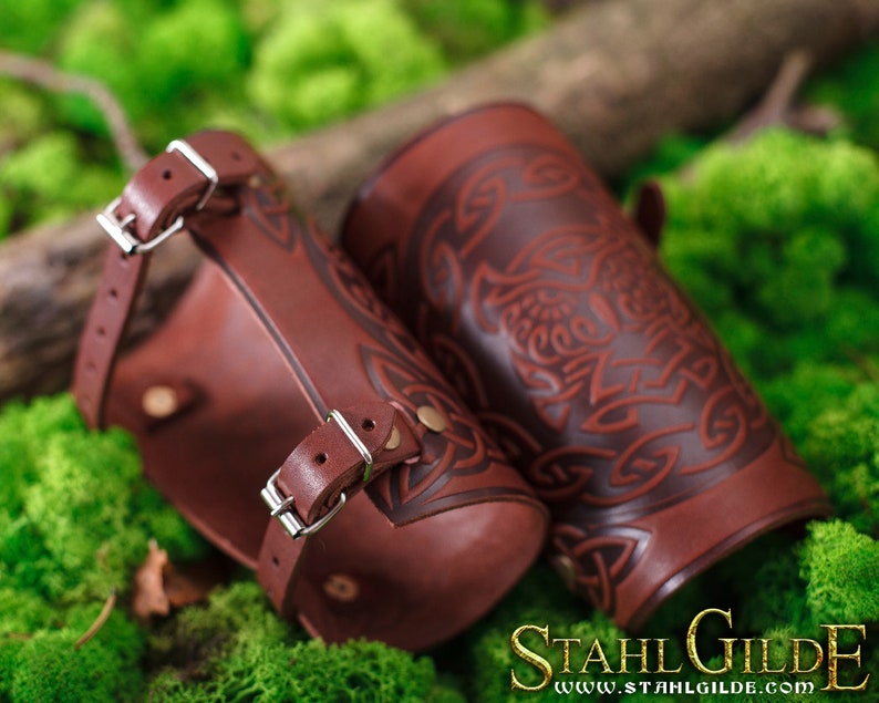Protezione per il braccio da tiro con l'arco, bracciali in pelle, polsino dell'armatura vichinga, bracciali LARP, gufo dell'armatura, amuleto spirituale vichingo norreno con design celtico immagine 2