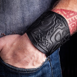 Läderarmband med Viking-motiv och Mjölner för män, lädermanschettarmband, äkta lädermanschettarmband, Torshammararmband