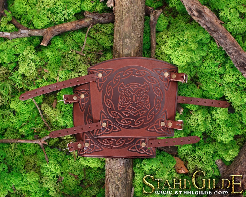 Protezione per il braccio da tiro con l'arco, bracciali in pelle, polsino dell'armatura vichinga, bracciali LARP, gufo dell'armatura, amuleto spirituale vichingo norreno con design celtico immagine 5