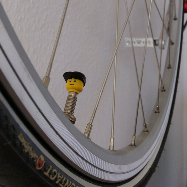 Bike valvecaps made from LEGO® character parts; suitable on Presta / Sclaverandvalve & Dunlop 1x Set black