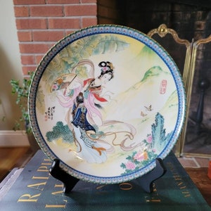 Chinese Imperial Jingdezhen Porcelain Plate “Beauties of the Red Mansion” Pao Chai 1985