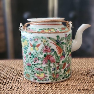 Antique Rose Famille Teapot Qing Dynasty Famille Rose Teapot Chinese porcelain