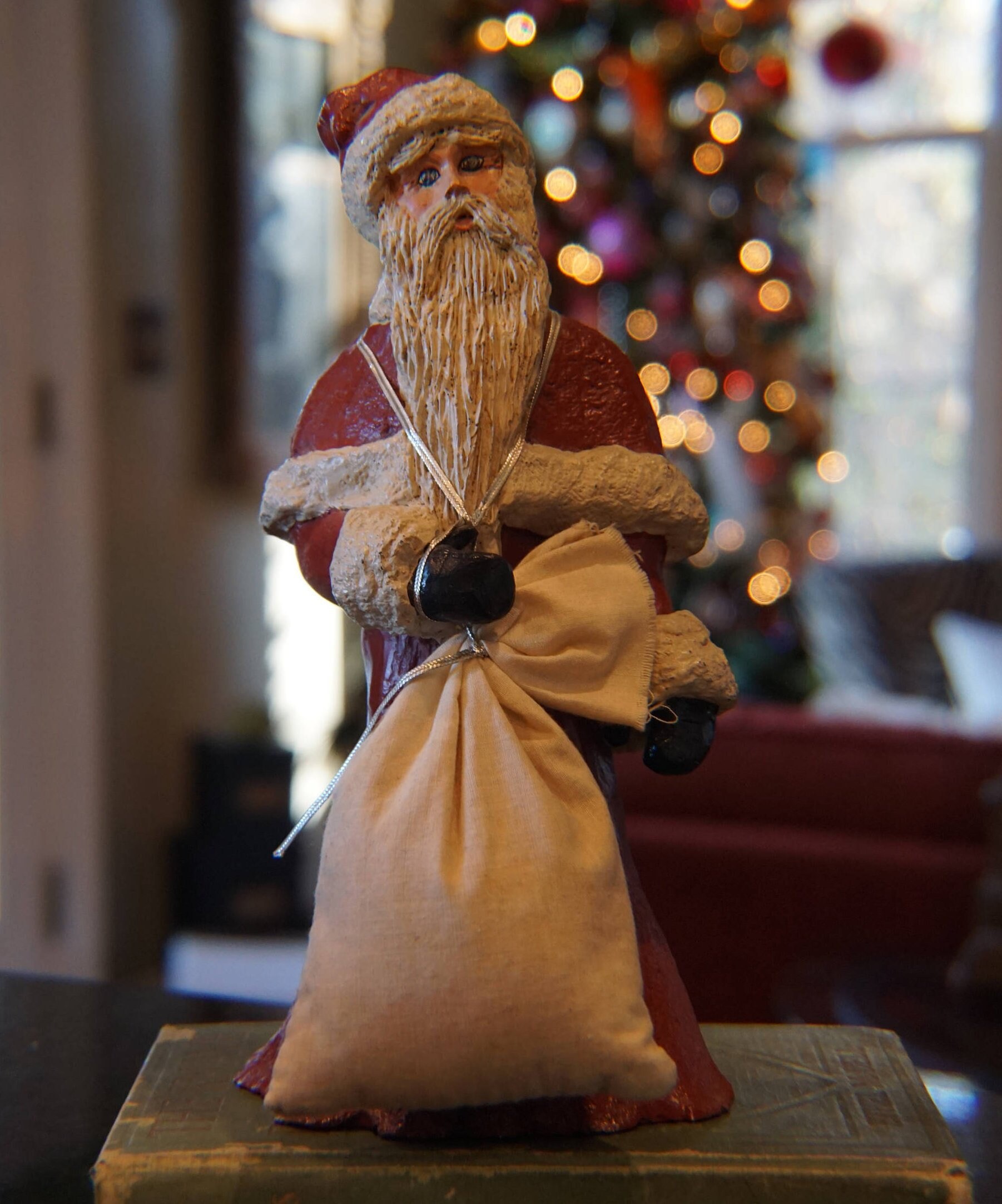 Vintage Resin Folk Art Santa Claus Statue With Toy Bag 8 Christmas Decor
