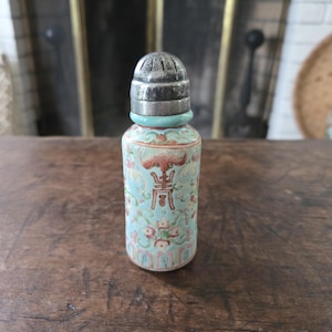 Antique Chinese Snuff Bottle Porcelain Famille Rose
