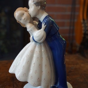 First Kiss Statue - Etsy