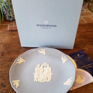 Vintage Wedgwood Christmas Plate - 1998 Adoration of the Magi Christmas Plate - made in England Blue and White Plate