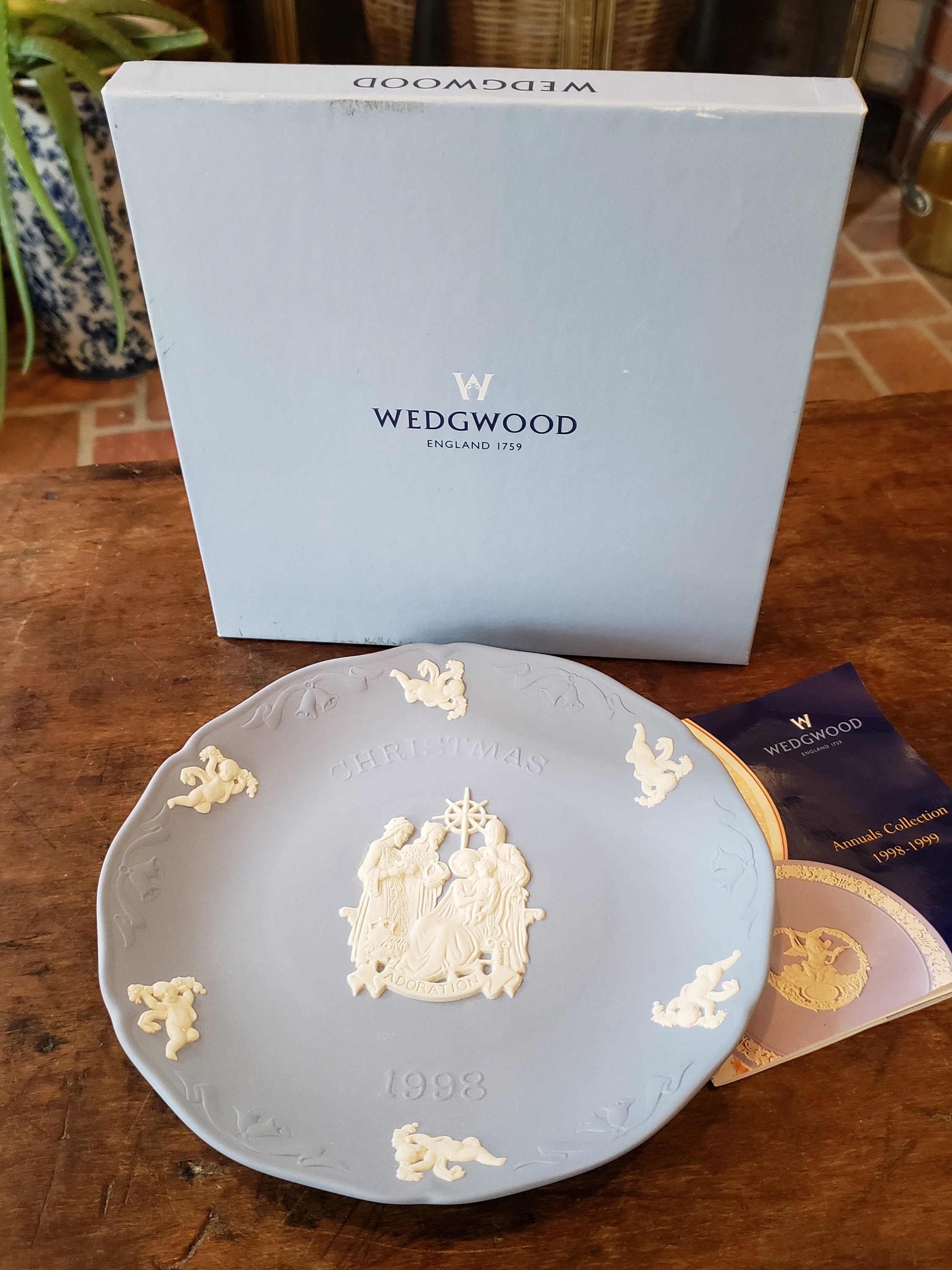 Wedgwood 青色 皿 Annuals Collection Vintage Wedgwood Christmas Plate - 1998 Adoration of the Magi