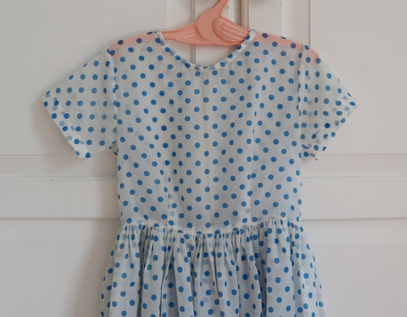 White 50s60s Dress With Blue Polka Dots // Handma… - image 5