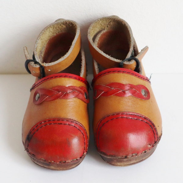 Cute Tan/Red Leather60s/70s Vintage Childrens Clogs With Ankle Straps/Braided Insert // Leather // Size 0 // Made In Denmark