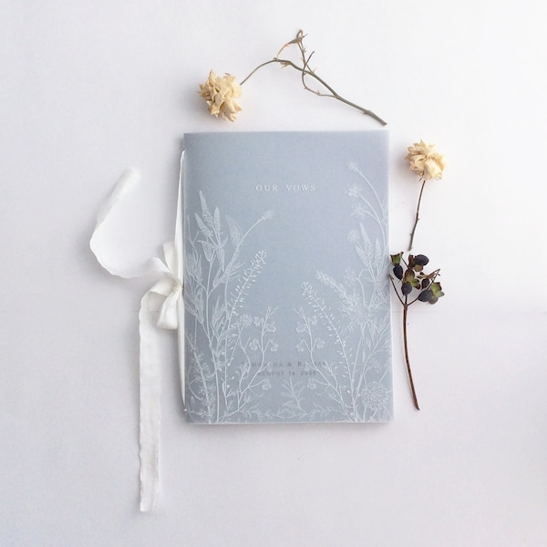 Livre de vœux de mariage 5 x 7 pouces, impression à l'encre blanche, couverture vélin jardin botanique anglais, ruban de soie, impression personnalisée à l'intérieur de la couverture