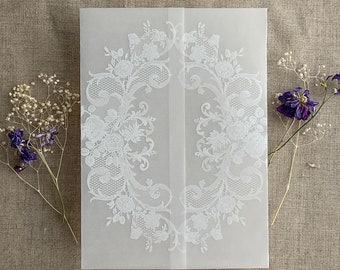 Papel vitela con encaje floral blanco La Belle: tarjeta de invitación de boda de 5x7 pulgadas.