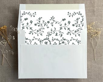 Inserto de sobre con estampado floral de delicadas enredaderas trepadoras para sobres con solapa cuadrada tamaño A7.